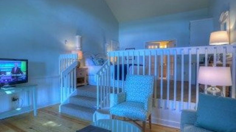 <b>Spruce Point Inn Resort Room</b>. Images powered by <a href="https://www.leonardoworldwide.com/" title="Leonardo Worldwide" target="_blank">Leonardo</a>.
