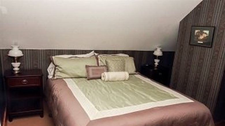 <b>Ogunquit River Inn, Ascend Collection Room</b>. Images powered by <a href="https://www.leonardoworldwide.com/" title="Leonardo Worldwide" target="_blank">Leonardo</a>.