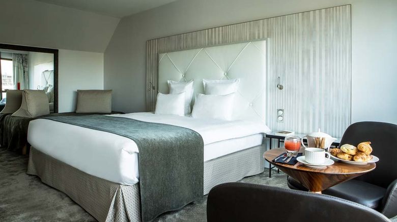 <b>Hotel le Parisis Paris Tour Eiffel Suite</b>. Images powered by <a href="https://www.leonardoworldwide.com/" title="Leonardo Worldwide" target="_blank">Leonardo</a>.