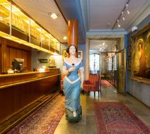 Lady Hamilton Hotel Lobby