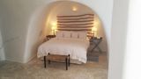 <b>Iconic Santorini, a boutique cave hotel Room</b>. Images powered by <a href="https://www.leonardoworldwide.com/" title="Leonardo Worldwide" target="_blank">Leonardo</a>.