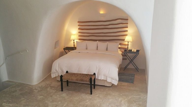 <b>Iconic Santorini, a boutique cave hotel Room</b>. Images powered by <a href="https://www.leonardoworldwide.com/" title="Leonardo Worldwide" target="_blank">Leonardo</a>.