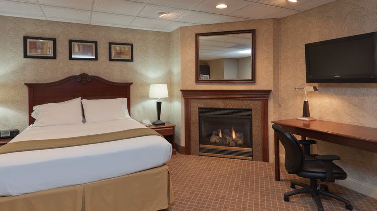 Holiday Inn Express & Suites Mentor Room