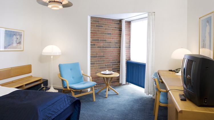 Bechs Hotel Room