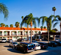 Dunes Inn Sunset Exterior