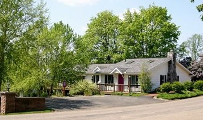 Donnas Premier Lodging Exterior
