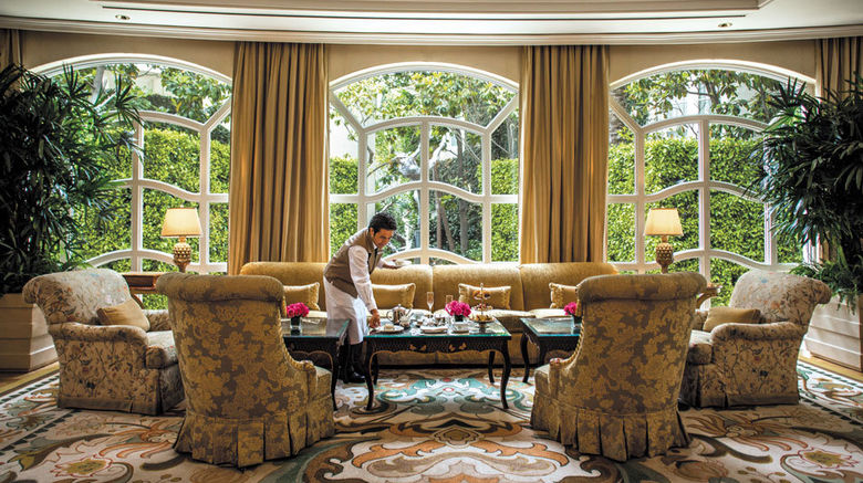 <b>The Peninsula Beverly Hills Lobby</b>. Images powered by <a href="https://www.leonardoworldwide.com/" title="Leonardo Worldwide" target="_blank">Leonardo</a>.