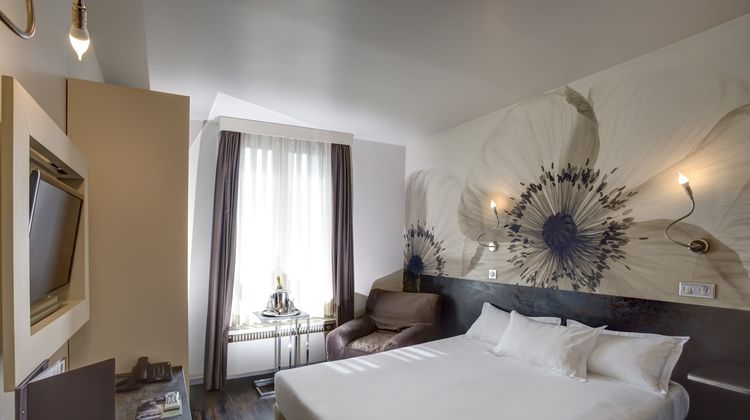 Vivaldi Hotel Room