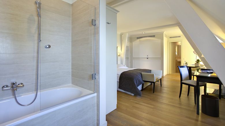 <b>Le Chateau d'Ouchy Hotel Room</b>. Images powered by <a href="https://www.leonardoworldwide.com/" title="Leonardo Worldwide" target="_blank">Leonardo</a>.