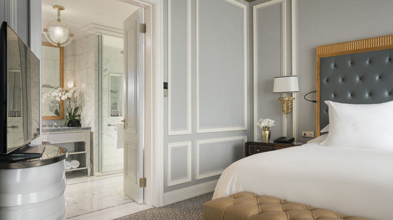 <b>Four Seasons Hotel Jakarta Suite</b>. Images powered by <a href="https://www.leonardoworldwide.com/" title="Leonardo Worldwide" target="_blank">Leonardo</a>.