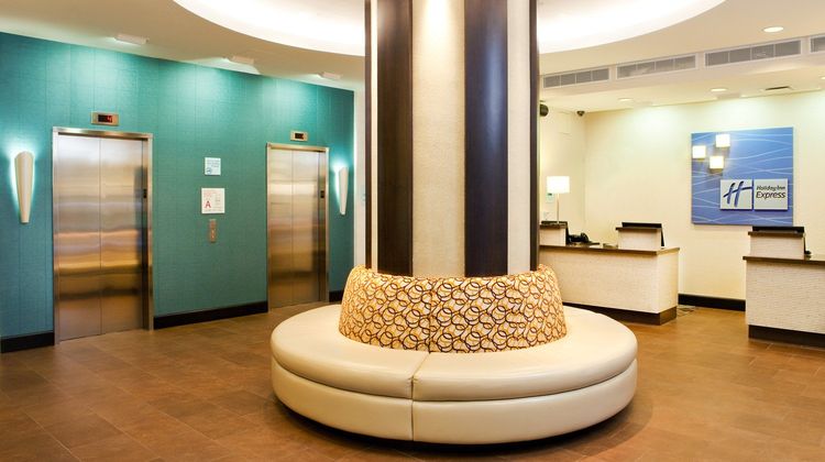 Holiday Inn Express Times Square South Lobby