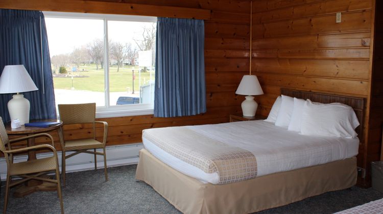 Arlington Inn of Port Clinton Room