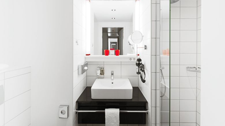 <b>Dormero Hotel Frankfurt Room</b>. Images powered by <a href="https://www.leonardoworldwide.com/" title="Leonardo Worldwide" target="_blank">Leonardo</a>.
