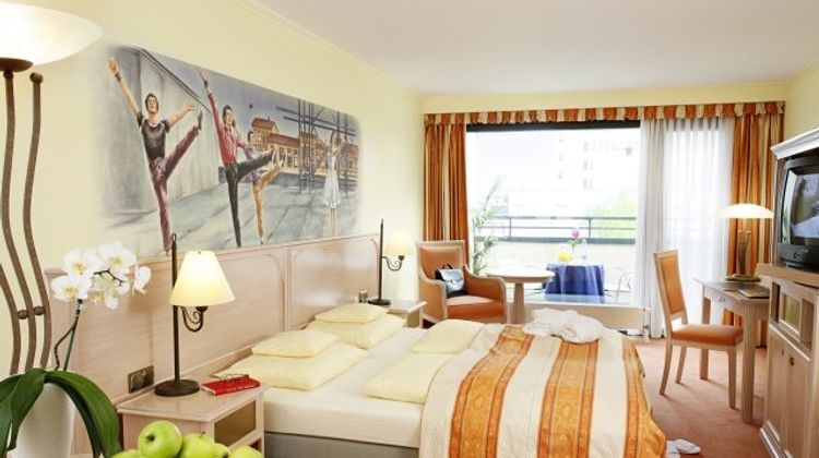 Hollywood Media Hotel Suite