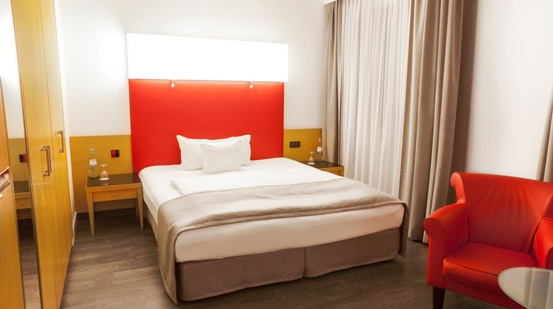 <b>Dormero Hotel Koenigshof Room</b>. Images powered by <a href="https://www.leonardoworldwide.com/" title="Leonardo Worldwide" target="_blank">Leonardo</a>.