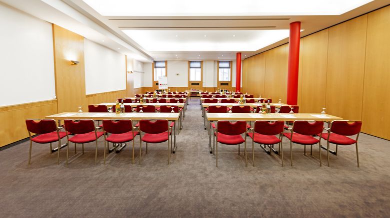 <b>Dormero Hotel Koenigshof Meeting</b>. Images powered by <a href="https://www.leonardoworldwide.com/" title="Leonardo Worldwide" target="_blank">Leonardo</a>.