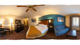 <b>Holiday Inn Express Mackinaw City Room</b>. Virtual Tours powered by <a href="https://www.leonardoworldwide.com/" title="Leonardo Worldwide" target="_blank">Leonardo</a>.