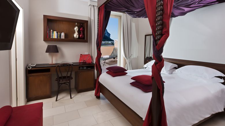 <b>Hotel Villa Kinzica Sale Marasino Room</b>. Images powered by <a href="https://www.leonardoworldwide.com/" title="Leonardo Worldwide" target="_blank">Leonardo</a>.