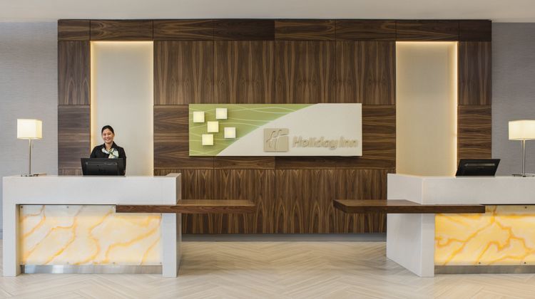 Holiday Inn Winnipeg South Lobby