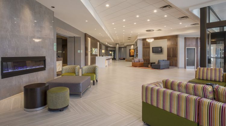 Holiday Inn Winnipeg South Lobby