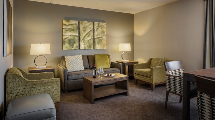 Holiday Inn Winnipeg South Suite