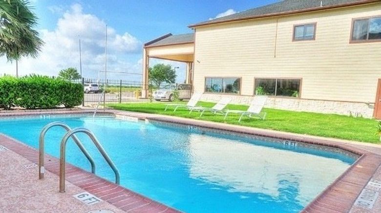 <b>Quality Inn & Suites Victoria South Pool</b>. Images powered by <a href="https://www.leonardoworldwide.com/" title="Leonardo Worldwide" target="_blank">Leonardo</a>.