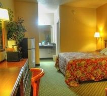 Quality Inn & Suites Victoria South Room