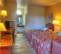 Quality Inn & Suites Victoria South Room