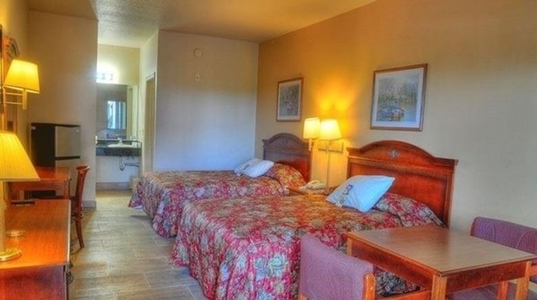 <b>Quality Inn & Suites Victoria South Room</b>. Images powered by <a href="https://www.leonardoworldwide.com/" title="Leonardo Worldwide" target="_blank">Leonardo</a>.