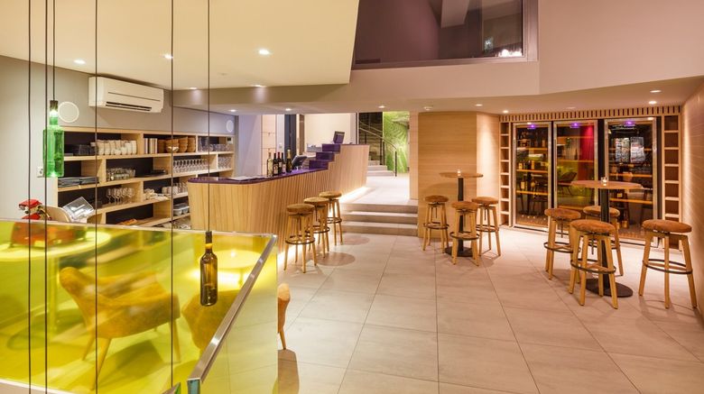 <b>Swiss Wine Lobby</b>. Images powered by <a href="https://www.leonardoworldwide.com/" title="Leonardo Worldwide" target="_blank">Leonardo</a>.