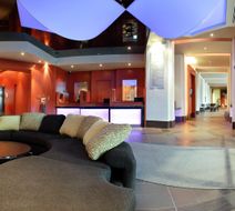Hotel Must Quebec City Airport Lobby