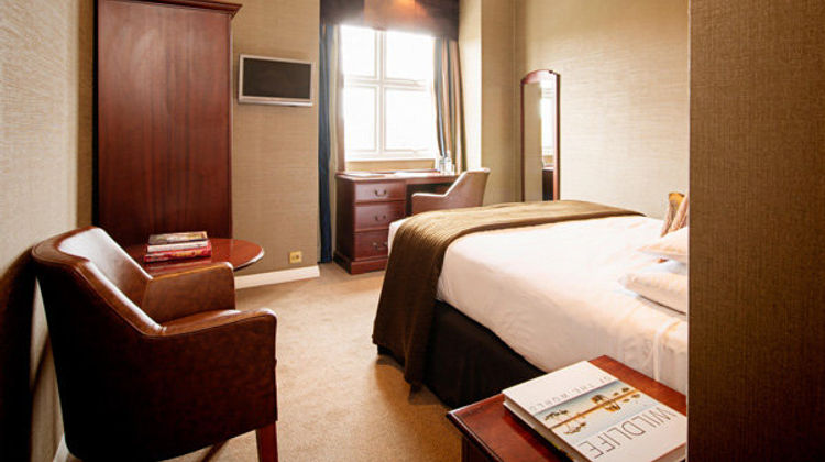 Balmer Lawn Hotel Room