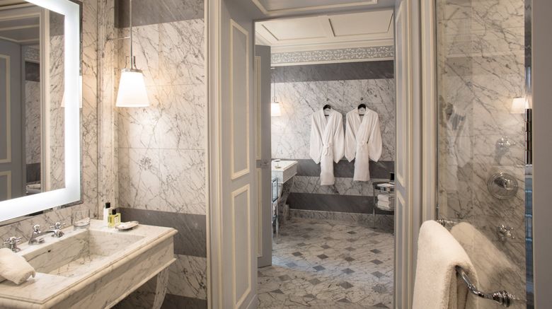 <b>La Reserve Paris Hotel and Spa Room</b>. Images powered by <a href="https://www.leonardoworldwide.com/" title="Leonardo Worldwide" target="_blank">Leonardo</a>.