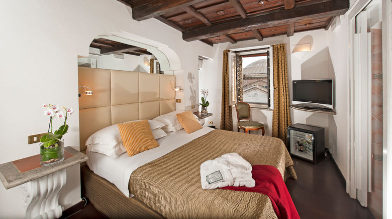 <b>Hotel Sole al Pantheon Room</b>. Images powered by <a href="https://www.leonardoworldwide.com/" title="Leonardo Worldwide" target="_blank">Leonardo</a>.