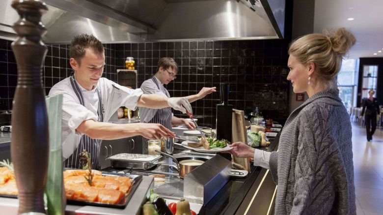<b>Van der Valk Airporthotel Duesseldorf Restaurant</b>. Images powered by <a href="https://www.leonardoworldwide.com/" title="Leonardo Worldwide" target="_blank">Leonardo</a>.
