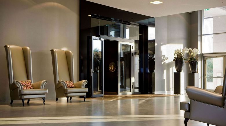 <b>Van der Valk Airporthotel Duesseldorf Lobby</b>. Images powered by <a href="https://www.leonardoworldwide.com/" title="Leonardo Worldwide" target="_blank">Leonardo</a>.