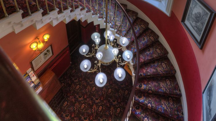 Elms Hotel - Good Night Inns Lobby