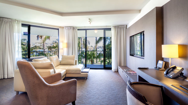 Pier 21 Apartment Hotel Suite