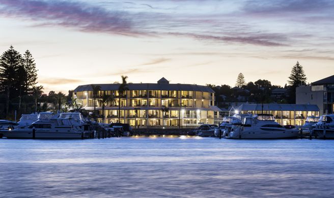 Pier 21 Apartment Hotel Exterior