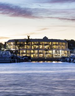 Pier 21 Apartment Hotel