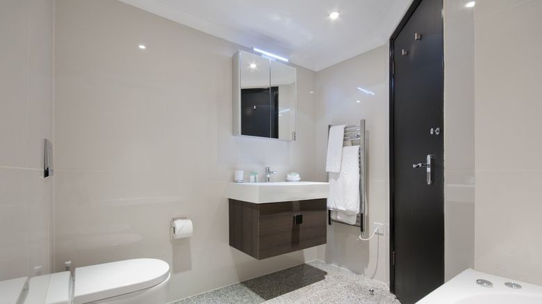 <b>Mayfair House London Room</b>. Images powered by <a href="https://www.leonardoworldwide.com/" title="Leonardo Worldwide" target="_blank">Leonardo</a>.