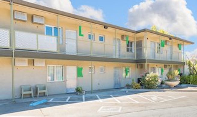 The Greens Hotel Exterior