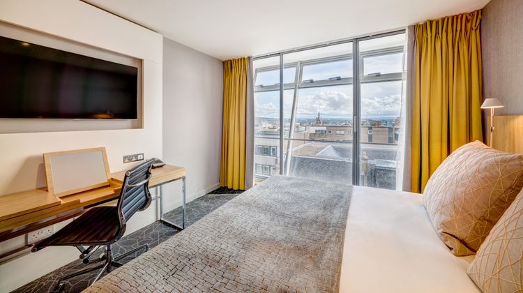 Apex City of Glasgow Hotel Room