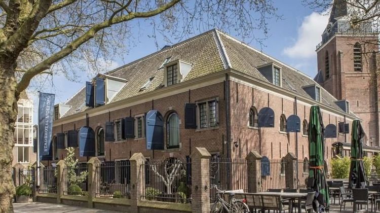 Van Rossum City Hotel Exterior