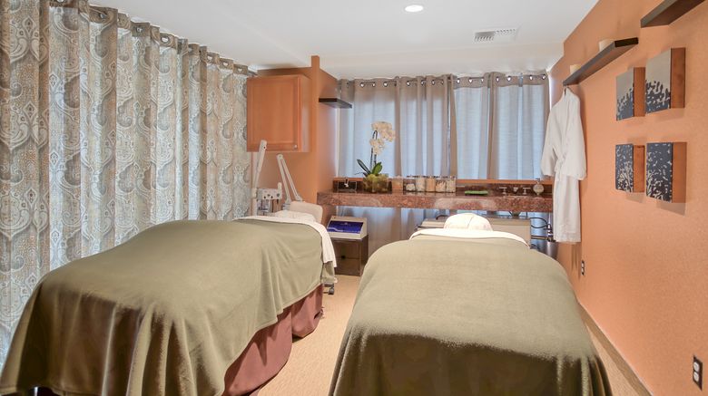 <b>Omni Los Angeles Hotel at CA Plaza Spa</b>. Images powered by <a href="https://www.leonardoworldwide.com/" title="Leonardo Worldwide" target="_blank">Leonardo</a>.