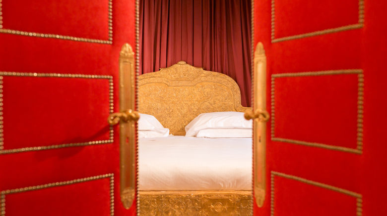 <b>Relais La Suvera Hotel Suite</b>. Images powered by <a href=https://www.travelagewest.com/Hotels/Pievescola-Italy/