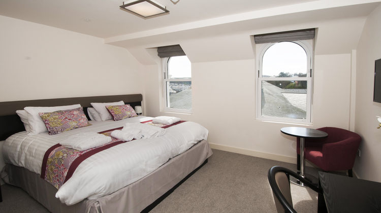 Mannin Hotel Room