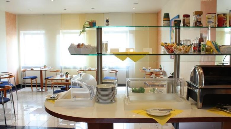<b>Hotel Niederraeder Hof Restaurant</b>. Images powered by <a href="https://www.leonardoworldwide.com/" title="Leonardo Worldwide" target="_blank">Leonardo</a>.