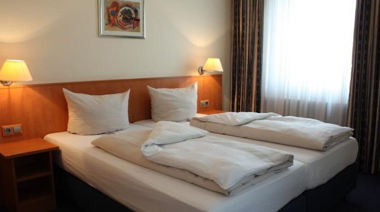 Hotel Niederraeder Hof Room