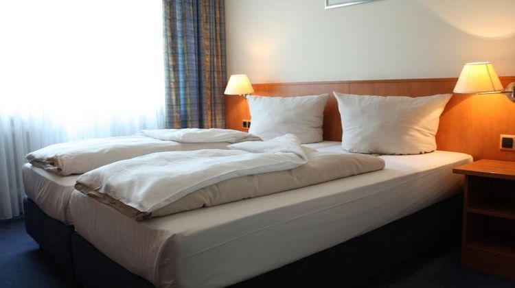 Hotel Niederraeder Hof Room